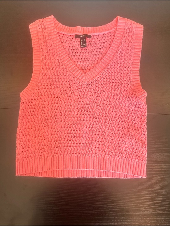 Forever 21 Sweaters - Forever 21 Coral Pink Knit Sweater Vest 🐝